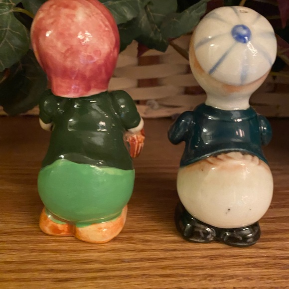 ADORABLE GIRL AND BOY DUCK SALT AND PEPPER SHAKERS - Picture 3 of 5